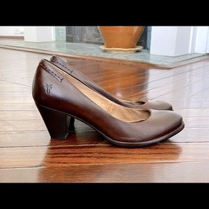 Frye Pheobe brown leather pump heel, size 6.